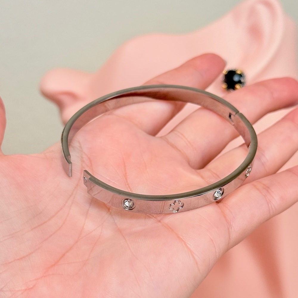 ⚜️Trendy Silver Crystal Bangle Bracelet - Picture 4 of 4